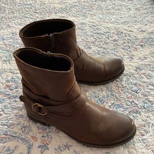 Bass brown boots